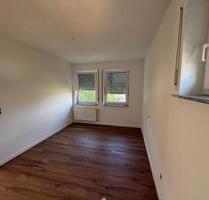 Helle renovierte 2-Zimmer Wohnung mit Balkon in Kelsterbach