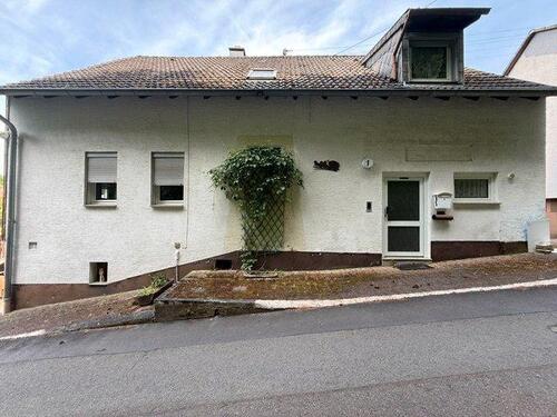 Foto - Wohnhaus mit Garage - 53.000,00&nbsp;EUR Kaufpreis, ca.&nbsp; 89,00&nbsp;m&sup2;