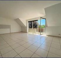 Schöne 4- Zimmer Wohnung + Garten, Balkon & Garage u. Stellplatz - Wackersdorf