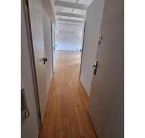 Tolle Dachgeschosswohnung mit großem Wohnraum und Parkettboden - Ratingen