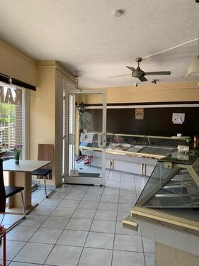 Foto - Vielseitig nutzbares Ladenlokal mit großem Gestaltungsspielraum