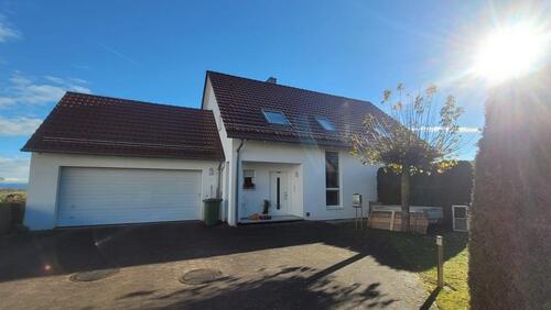 Foto - Gepflegtes Einfamilienhaus mit Garten & Doppelgarage zu vermieten