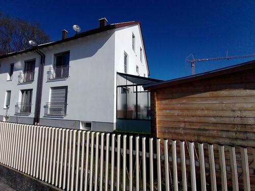 Foto - DHH, BJ 2018, massive Bauweise, 150m² WF, 300m² Grund
