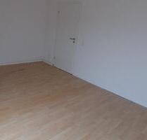 2020 renovierte 3 Zimmer-Wohnung mit neuem Bad, neuwertigen Innentüren, Garten und Kfz.-Platz! - Hameln Kernstadt