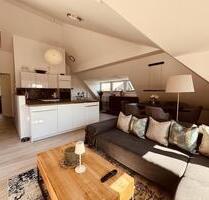 ab 1.2.26 von privat: Stilvolle 2-Zi.-Dachterrassenwohnung in Unterhaching