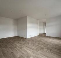 Frisch renoviert... neuer Bodenbelag... - Chemnitz Ebersdorf