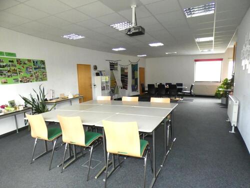 Foto - Großer Schulungs-Multifunktionsraum mit 1-2 Büroräumen in zentraler Lage Langenaus zu vermieten!