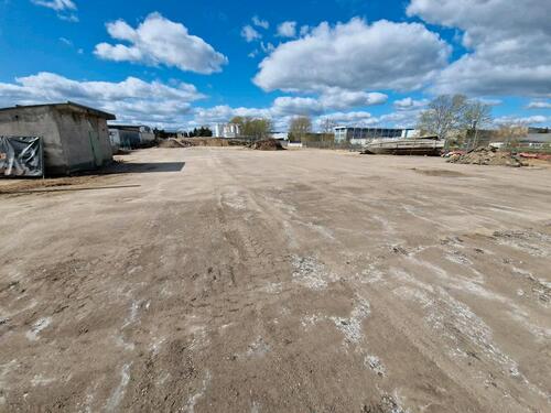 Foto - Verm 2.800qm 35x80m befestigte Freifläche in Wüstmark mit Strom