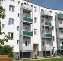 Platz für kleine Füße & große Träume: 4 Zimmer, Sonne, Balkon & Bad mit Extra-Komfort - Chemnitz Hilbersdorf