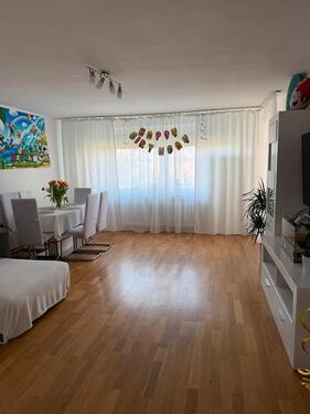 Foto - Helle 3-Zimmer-Wohnung Mietdauer: von 2 Monaten bis zu 1 Jahr.