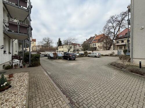 Foto - Außenstellplatz im gepflegten Innenhof – ruhige und sichere Parkmöglichkeit