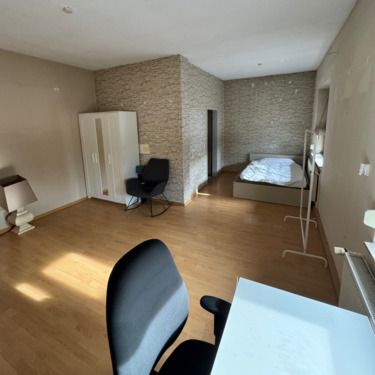 Foto - Geräumige 2-Zimmer-Wohnung mit eigenem Eingang und Hinterhof