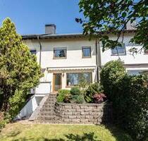 Geräumiges Reihenmittelhaus mit 2 Garagen, Stellplatz und Garten - Rodenbach
