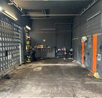 Werkstatt mit 2 Hallen und 20 Stellplätzen zu vermieten - Köln Mülheim