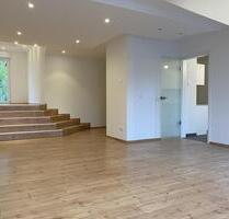 Helle, großzügige 4-Zi. Wohnung in ruhiger Lage von Frankfurt-Niederrad - Frankfurt am Main