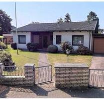 Großzügiges Grundstück mit Altbestand Neubaupotenzial i - Henstedt-Ulzburg