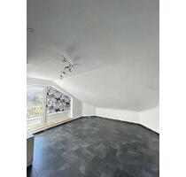 Schöne 2 Zimmer Dachgeschoss Wohnung mit Balkon in Recklinghausen zu vermieten - WBS ERFORDERLICH