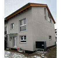 Reiheneckhaus in Kolbermoor - 2.600,00&nbsp;EUR Kaltmiete, ca.&nbsp; 130,00&nbsp;m&sup2; in Kolbermoor (PLZ: 83059)