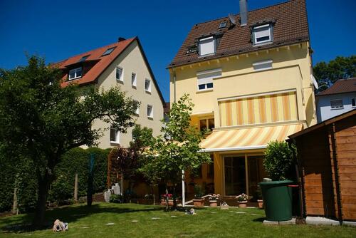 Foto - Helle 2,5-Zi.-DG-Wohnung mit Fernblick & EBK 