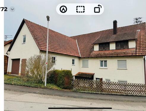 Foto - Älteres Bauernhaus mit viel Potenzial