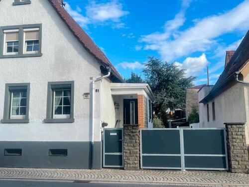 Foto - Freistehendes Einfamilienhaus mit großem Garten und Scheune