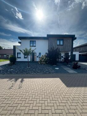 Foto - „Modernes Doppelhaus mit 2 Wohneinheiten, 276 m² Wohnfläche