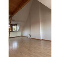 Gemütliche Dachgeschosswohnung für ruhigen Bewohner*in in Bremen