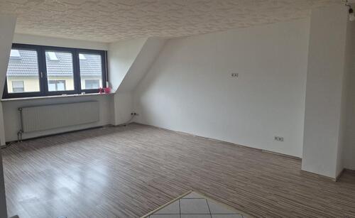 Foto - Ansprechende 3-Zimmer Dachgeschoßwohnung mit Balkon und EBK