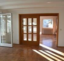 Hochwertige 5-Zimmer-EG-Wohnung - Wohnen mit Garten, Wintergarten - Rot an der Rot