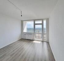 Frisch renoviert! - DEINE neue 1-Zimmer-Wohnung mit Weitblick über Dresden! **AB SOFORT**