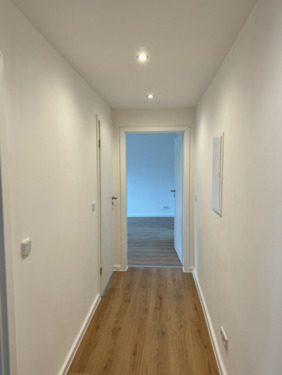 Foto - +++ZENTRALER ERSTBEZUG IN SANIERTE 2 ZIMMER WOHNUNG+++