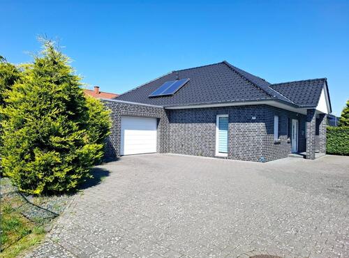 Foto - Neuwertiger Bungalow mit großer Garage und Ausbaureserve