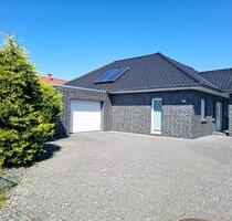 Neuwertiger Bungalow mit großer Garage und Ausbaureserve - Lachendorf
