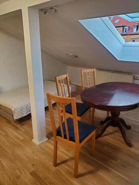 Foto - 1 Zimmer Dachgeschoßwohnung zur Miete in Stuttgart