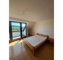 1-Zimmer-Dachgeschosswohnung mit Balkon & Stellplatz in Kinding