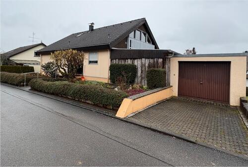 Foto - Einfamilienhaus mit Einliegerwohnung, Garage und schönem Garten