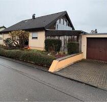 Einfamilienhaus mit Einliegerwohnung, Garage und schönem Garten - Villingendorf