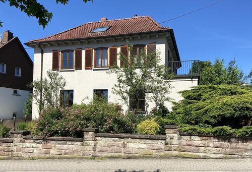 Foto - Schönes freistehendes 1-2 Familienhaus, großes Grundstück, Garage
