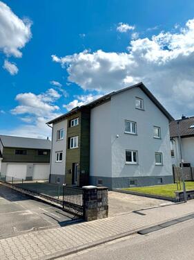 Foto - Großzügiges Familiendomizil mit Potenzial zum Zweifamilienhaus