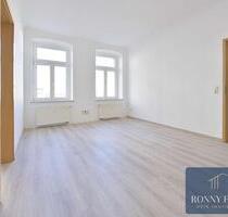 Frisch renoviert: 2-Raum-Wohnung in Meerane – Aufzug inklusive!
