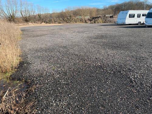 Foto - Parkplatz für Wohnwagen , Wohnmobil, Boot oder Anhänger