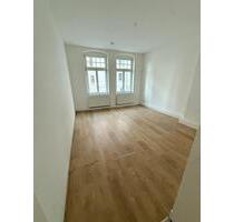 4-Zimmer Wohnung, 1. OG, Wohnküche, Wannenbad, WC, WG-geeignet - Halle (Saale) Damaschkestraße
