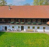 Schöner Vierseithof mit Wiesengrundstück in Niederbayern - Gangkofen