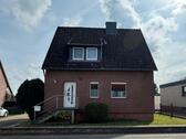 Foto - Freistehendes Einfamilienhaus mit großem Grundstück