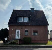 Freistehendes Einfamilienhaus mit großem Grundstück - Lauenau