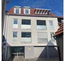 Moderne, barrierefreie 3 Zimmer-Wohnung mit vielen Extras: Einbauküche, Loggia, Kfz-Stellplatz - Haßfurt