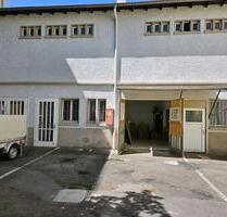 Freistehendes 2 Stöckiges Bürogebäude mit 4 Eingängen. - Stuttgart Mühlhausen