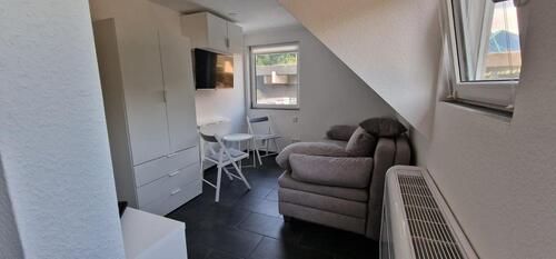 Foto - Microapartment ► mit Küche Bad Möbel Klimaanlage Waschmaschine Trockner TV Internet Parkplatz 