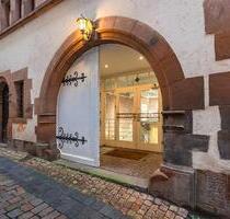 Charaktervolle Galeriefläche im Untergeschoss der Marburger Oberstadt