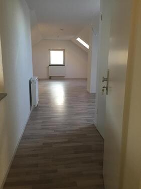 Foto - IN BRACKENHEİM 1 - ZIMMER DACHGESCHOSS WOHNUNG ZU VERMIETEN !!!